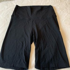 Aritzia TNA 6’’ bike shorts